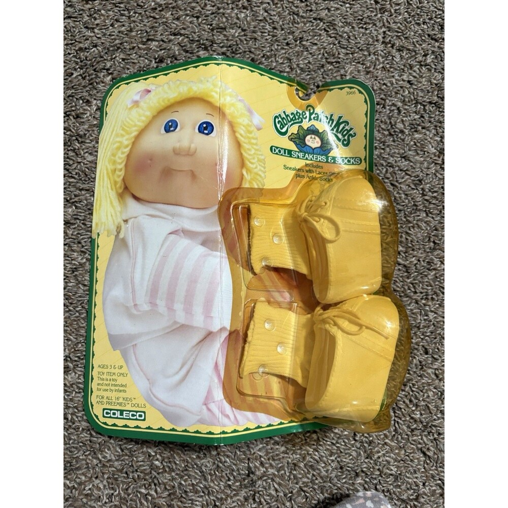 vintage 1984 Coleco Cabbage Patch Kids doll accessory set includes yellow sneake